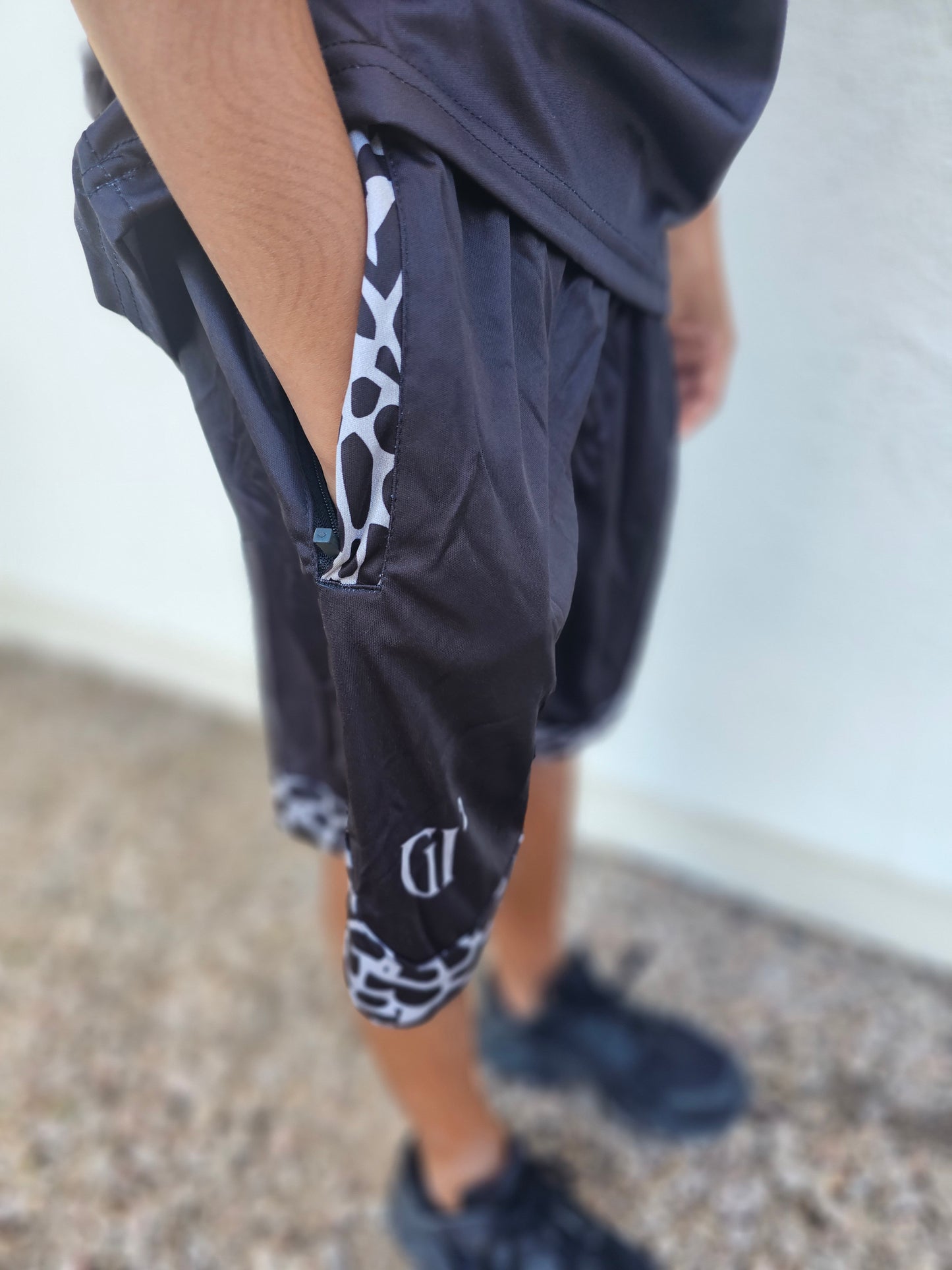 Pressure zip pocket shorts